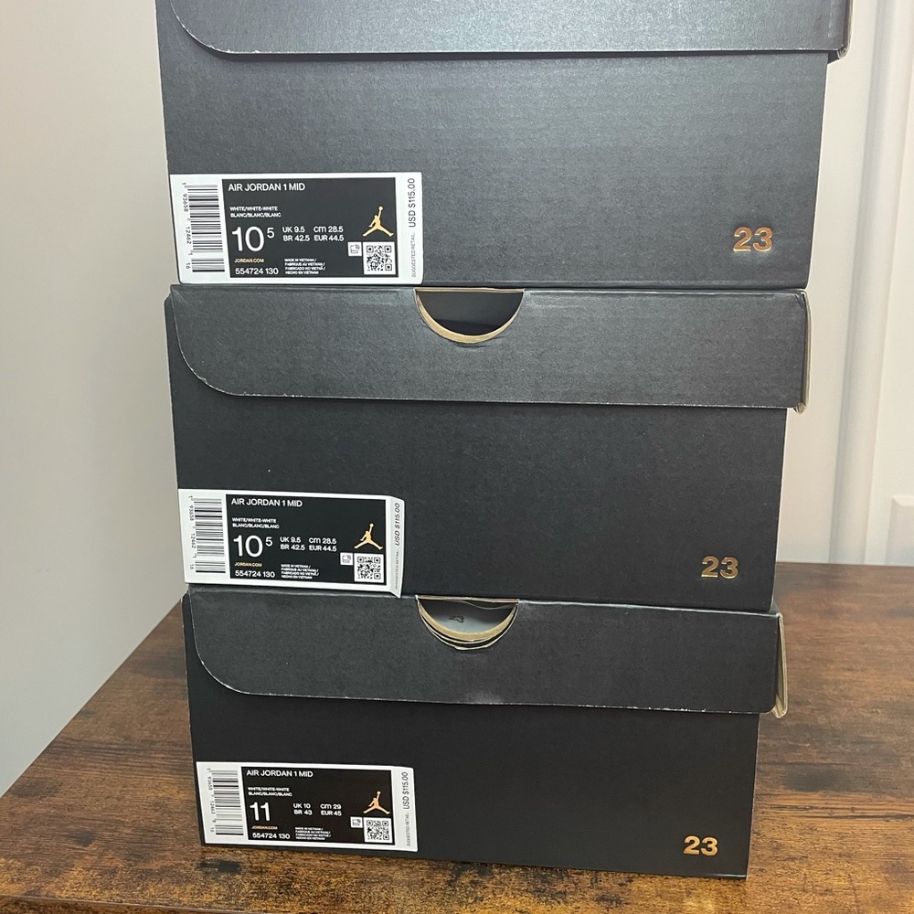 SOLD-Nike Air Jordan1 Mid Triple White- 554724-130 - Picture 11 of 12